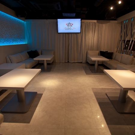 VIP private room with karaoke (up to 35 people) For those of you looking for a place in Shinsaibashi or Namba, we can accommodate everything from birthday parties, after-parties, private parties, birthday surprise events, and more! As it is a completely separate private room, it is very popular for a variety of occasions, such as wedding after-parties, third parties, and company-scale banquets.