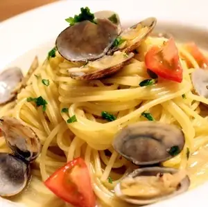 Luxurious white wine vongole bianco