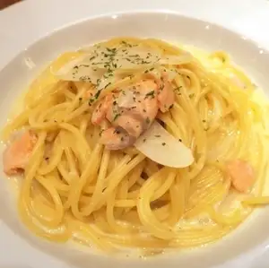 Grilled salmon and leafy vegetable cream