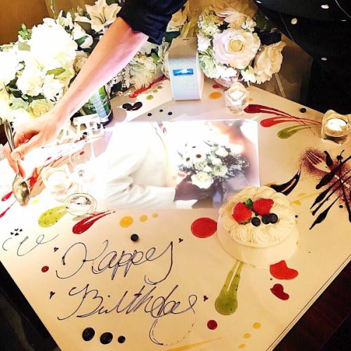 Lunch-only table art