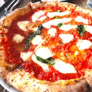 Margherita with homemade tomato sauce