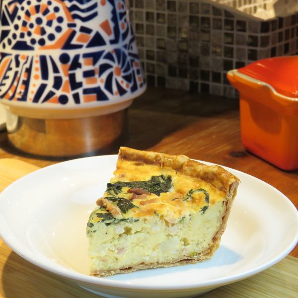 ★素材味わう香り豊かな一皿★「ほうれん草とベーコンのキッシュ」