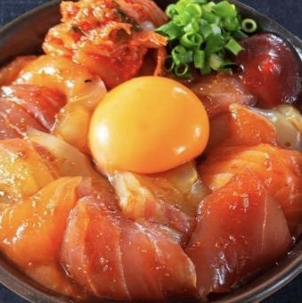 彩り海鮮ユッケ