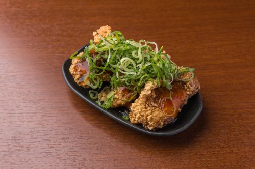 チリソースネギのせから揚げ(3個)