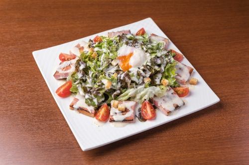 厚切りベーコンのシーザーサラダ