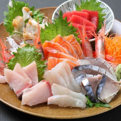 <Assorted sashimi>