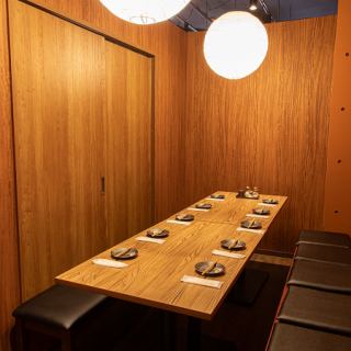 最大8名様まで利用可能な広々とした個室です。小規模な宴会や接待、顔合わせなどにもご利用いただけます。