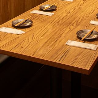 2名様でご利用いただける落ち着いた個室です。周りを気にせず、大切な方とのデートや記念日利用に最適です。