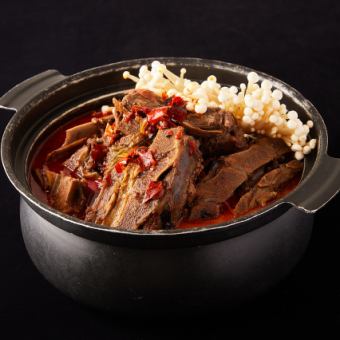 Spicy hotpot with lamb and scorpion egg B course 3,480 yen (tax included)