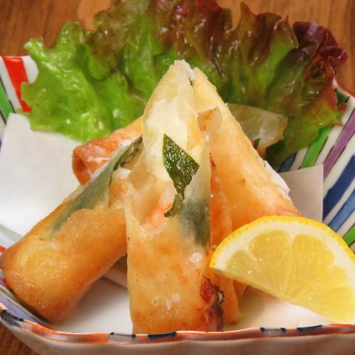 Fried spring rolls with shrimp and cream cheese