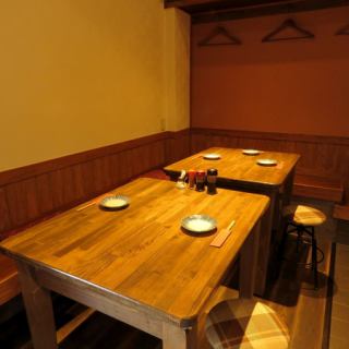 Table seats that can accommodate 2/3 people