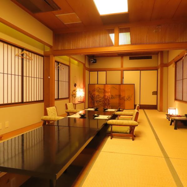 【最大8名様までの4階フロア】会社でのご宴会などに最適な8名様のフロアになります。コースのご要望や人数・プランなどお気軽にご相談ください。ゆっくりと会話と美味しいお料理、お酒を楽しめる特別な空間をご提供いたします。