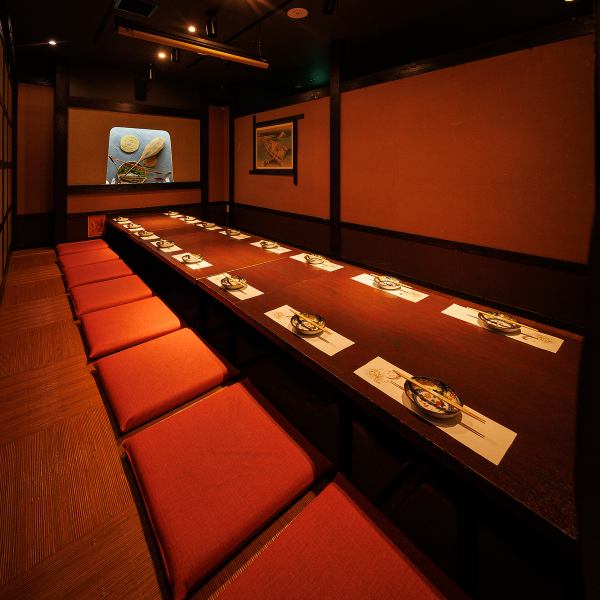 木の温もりが溢れる店内は2名様～大小様々なタイプの個室席をご用意しております♪個室空間は、関内での接待や忘年会、歓迎会や送別会など各種宴会を演出致します♪テーブル席や座敷タイプの個室空間はお子様連れでも安心の広々とした個室空間となっております♪合コンや街コンの相談も◎個室居酒屋！