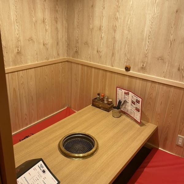 Our shop is fully equipped with private rooms, so you can relax on a date or entertaining ◎ Some seats have a kids room, so even those with children can use it with confidence ♪