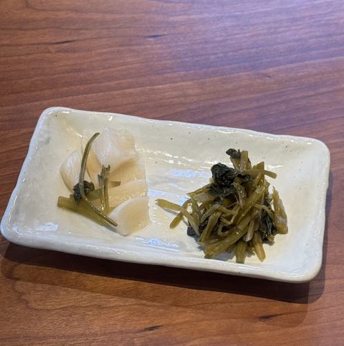 吉和芥末叶和芥末萝卜