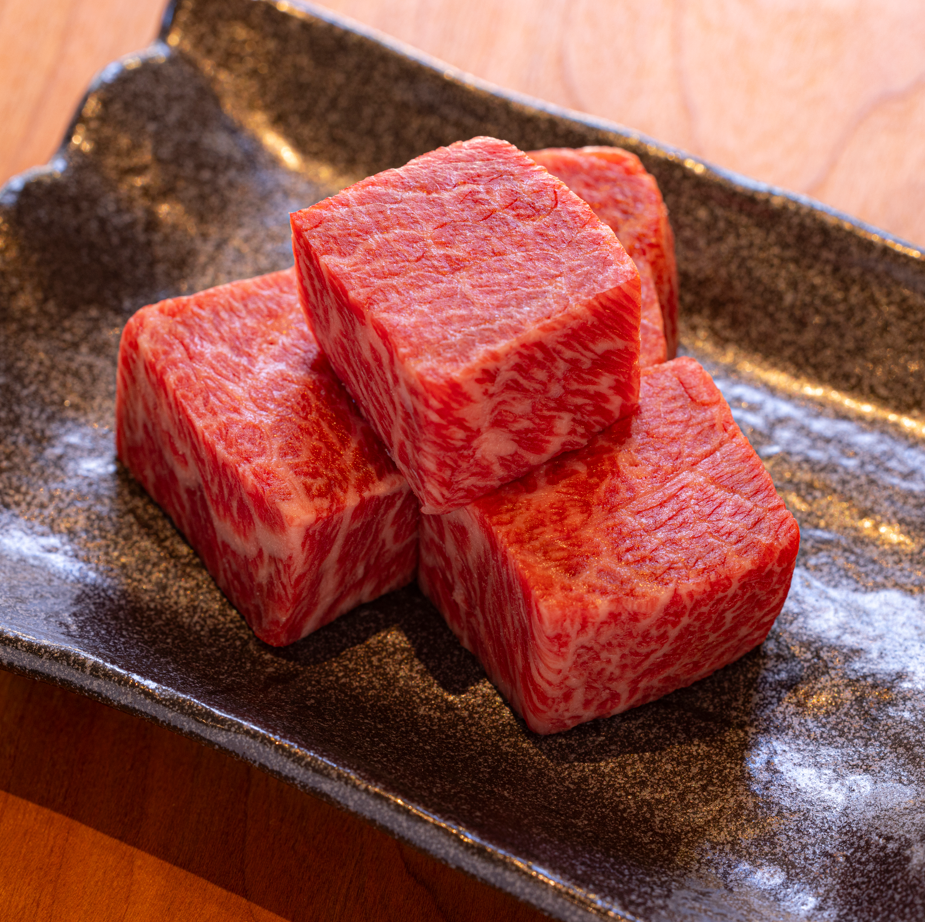 For those yakiniku enthusiasts who aren't satisfied with ordinary yakiniku, this is the place to go!