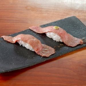 炙り肉寿司二種