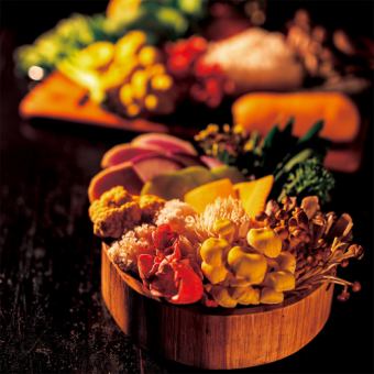 精選蔬菜和蘑菇的涮鍋自助套餐，配上3種湯料 3,300日元