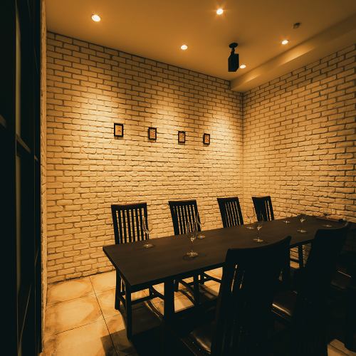 The brick-like private room with a solid feeling and gentle taste is exactly like a secret tavern ♪ For girls' parties and birthday parties etc.
