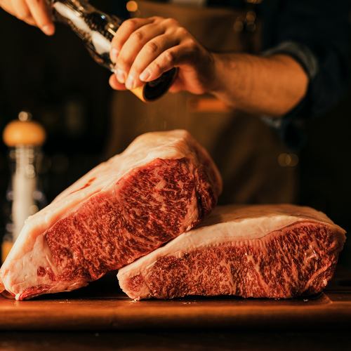 We handle many rare parts of Wagyu beef.If you want to taste authentic meat at a famous station, please come to our shop!