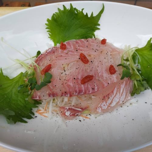 Chinese-style sea bream sashimi (reservation required)