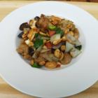 Stir-fried chicken and cashew nuts
