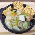 Scorched rice with seafood sauce