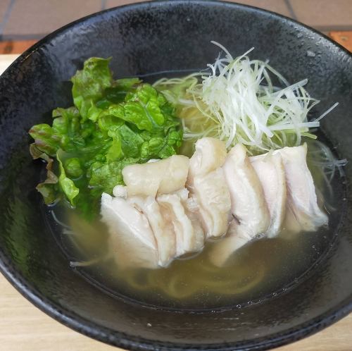 Steamed chicken and white onion noodle soup