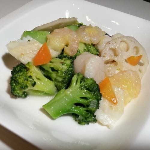 Seasonal vegetables, shrimp and scallops