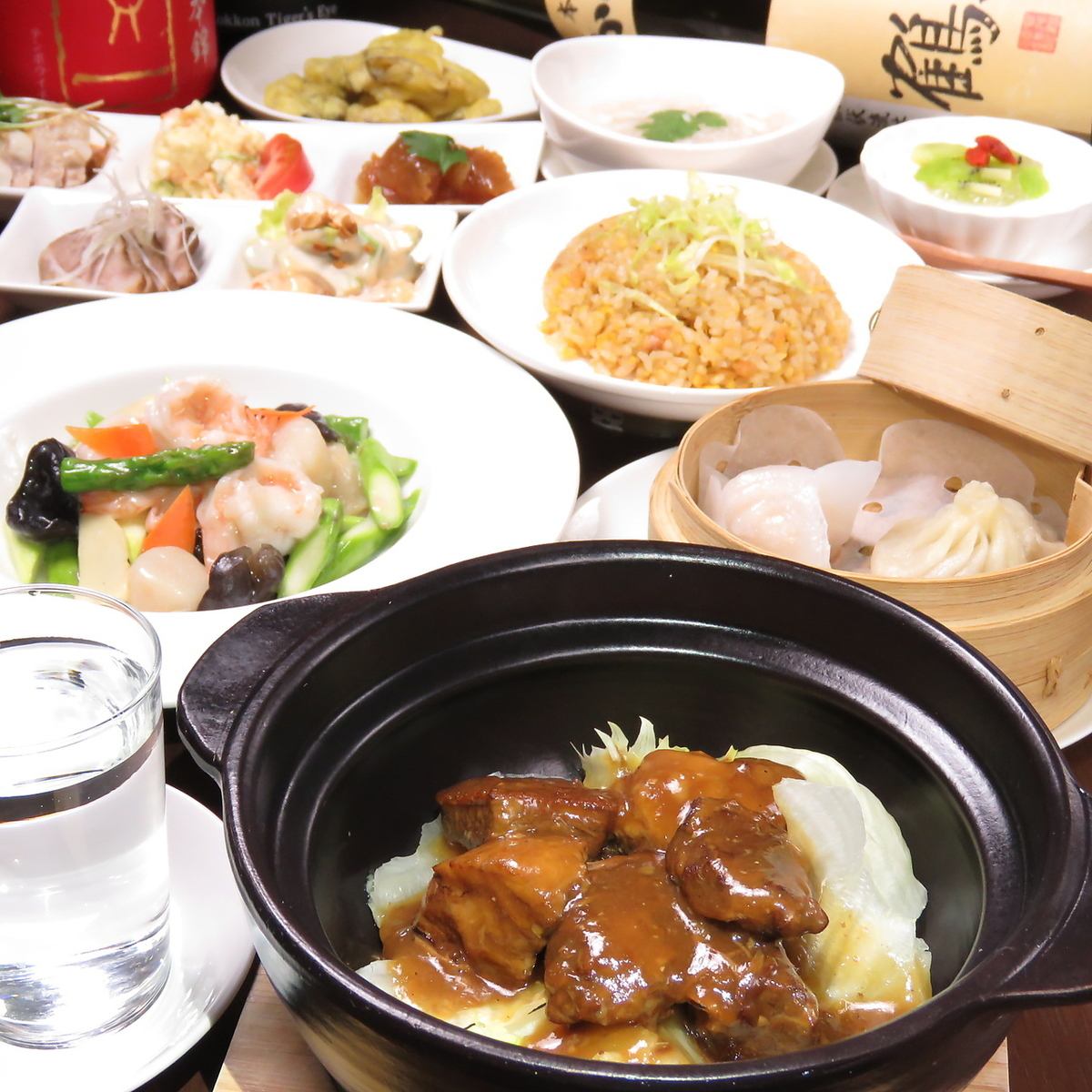 正宗的中式套餐非常适合宴会，价格为2800日元起。