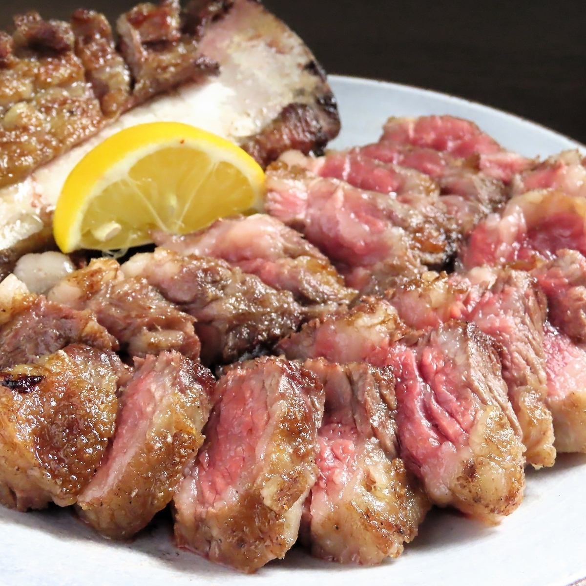 豊富な種類の串焼き、豊富なお酒をご用意★お仕事帰りやご家族の食事、宴会も大歓迎！
