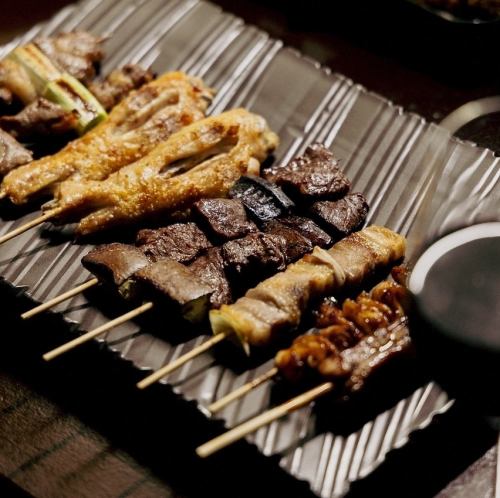 バラエティ豊かな串料理と味自慢の一品料理が目白押し！