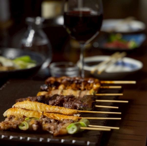 【豊富な種類の焼鳥＆串焼き】バラエティー豊富！キャベツ盛りは食べ放題！