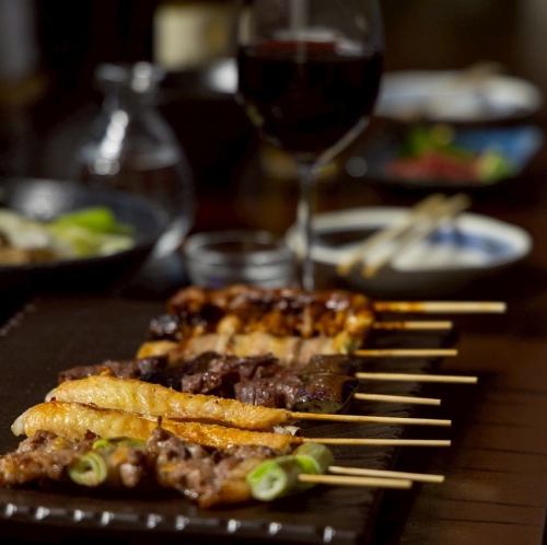 【豊富な種類の焼鳥＆串焼き】バラエティー豊富！キャベツ盛りは食べ放題！