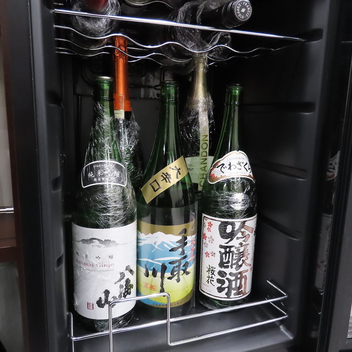 各種焼き鳥と相性抜群のお酒も取り揃えてます。みんなで乾杯★