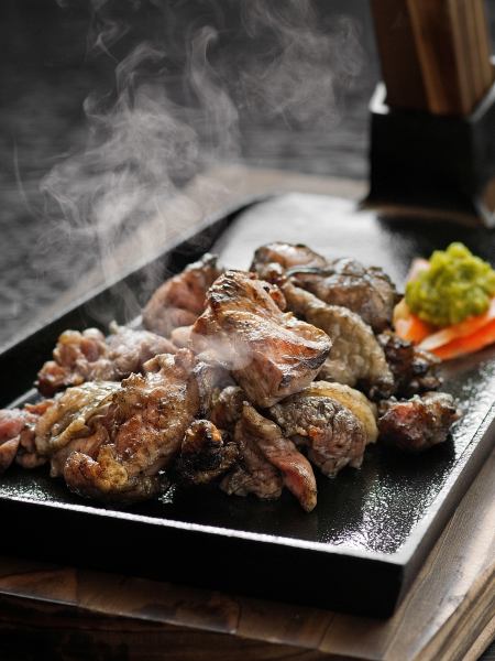 居酒屋メニューも豊富！鶏肉にこだわりました。地頭鶏ごろごろ焼き