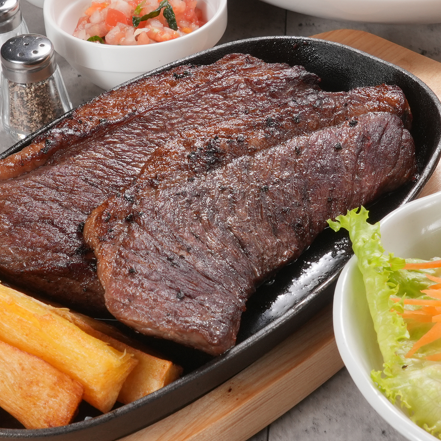 【ジューシーな旨味が溢れる】ピカーニャ鉄板焼き