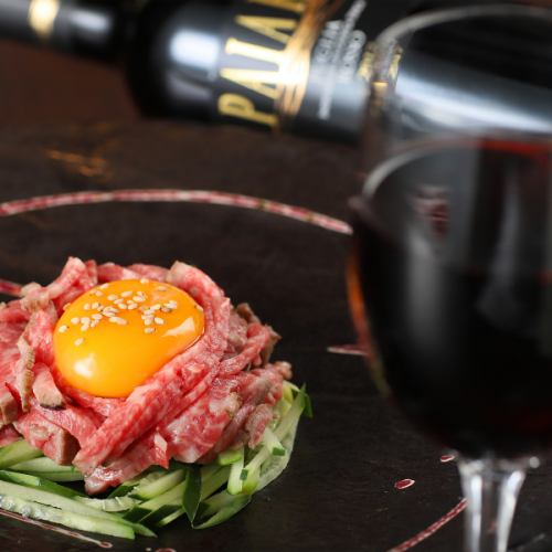 Excellent compatibility with carefully selected wine and low-temperature cooked wagyu beef yukhoe♪