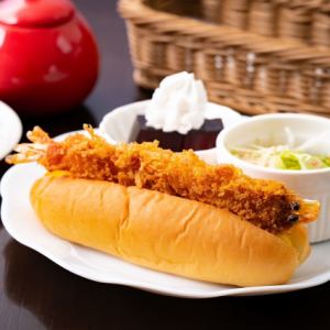 海老カツドッグモーニング(ドリンク代+330円(税込))