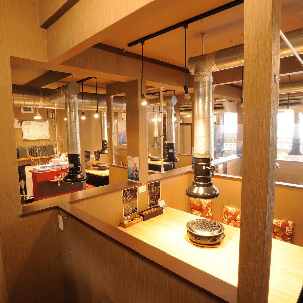 【楽しい時間を、みんなでシェアしよう！】友達や同僚、家族と一緒に楽しめるスペースがここにあります♪ 学生さんにも優しいコースメニューがあり、財布にも嬉しい◎ 仕事帰りのリフレッシュや、特別な集まりにもぴったりな空間が広がっています！ みんなで笑顔になれる時間をぜひ体験してみてください！