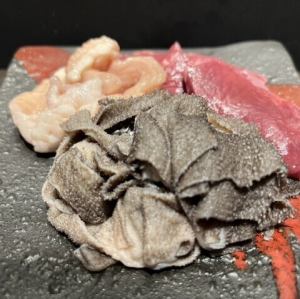 ホルモン盛り合わせ・小盛(2-3人前)