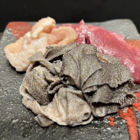 ホルモン盛り合わせ・小盛(2-3人前)