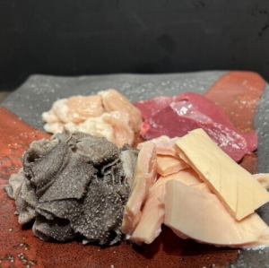 ホルモン盛り合わせ・中盛(3-4人前)