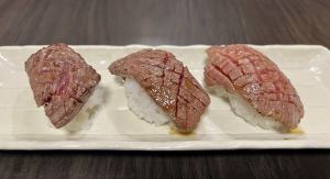 炙り肉寿司・3貫