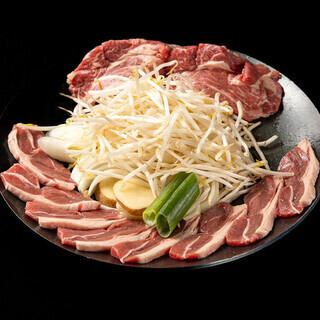 【90分食べ放題】生ラム肩ロース×ショルダー「食べ比べコース」／4000円（税込）