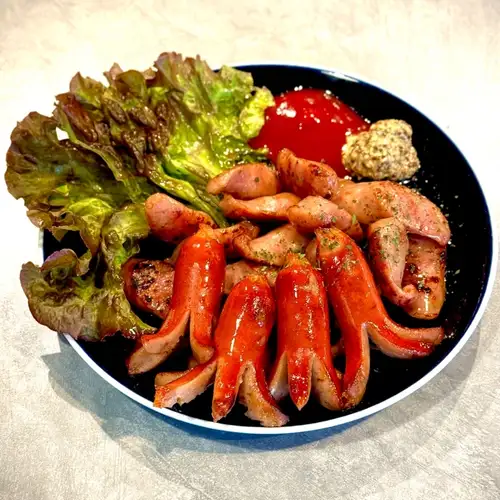 香腸拼盤，佐酒佳品！