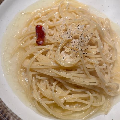 simple garlic spaghetti