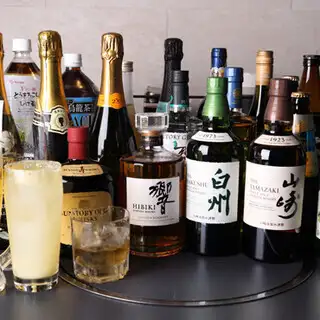 我們特製鮮榨檸檬酸酒,口感清爽。這款飲品酸甜適中,能完美平衡烤肉的油膩感,讓你的味蕾得到徹底的放鬆。