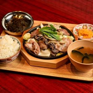 しんちゃん定食（ホルモン鉄板焼肉）