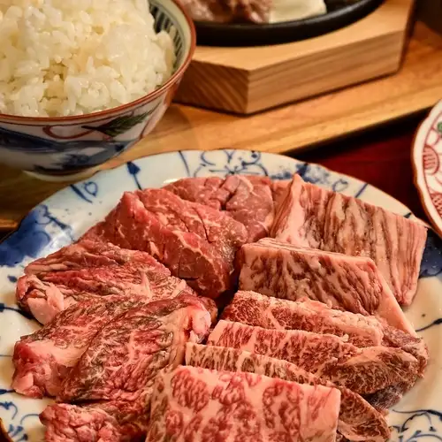 お得な肉盛りをご用意！